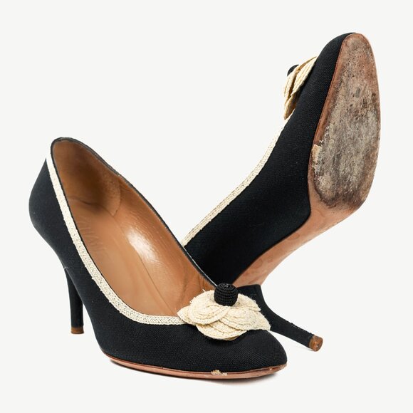 Chanel 06P Black Canvas Camellia-Rosette Pumps - Picture 4 of 10